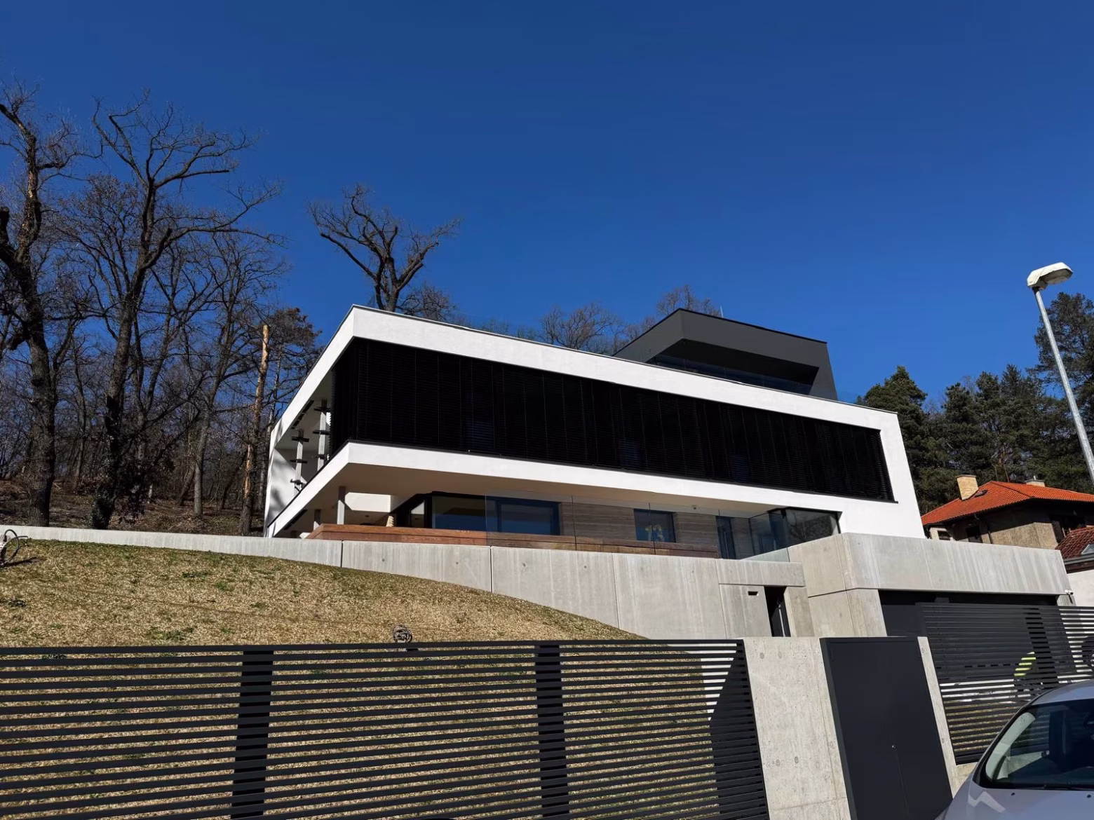 Moderní rodinná vila, Vila Praha